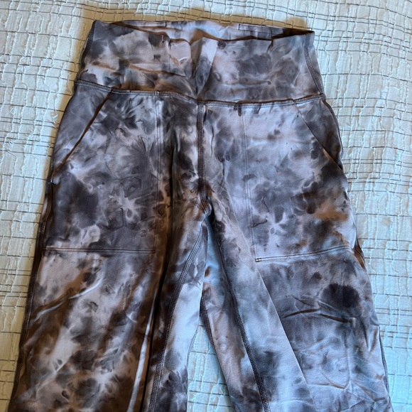 Lululemon Align High-Rise Cropped Jogger
Diamond Dye Mink Bery Lunar - Picture 7 of 8